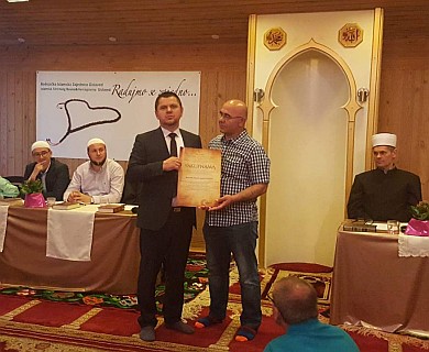Direktor Vakufske direkcije uručio vakufnamu predsjedniku IZ Bošnjaka u Gislavedu i učestvovao u predramazanskom seminaru za imame IZ Bošnjaka u Švedskoj
