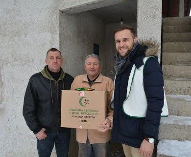 Podjela zimskih prehrambenih paketa za 3000 porodica