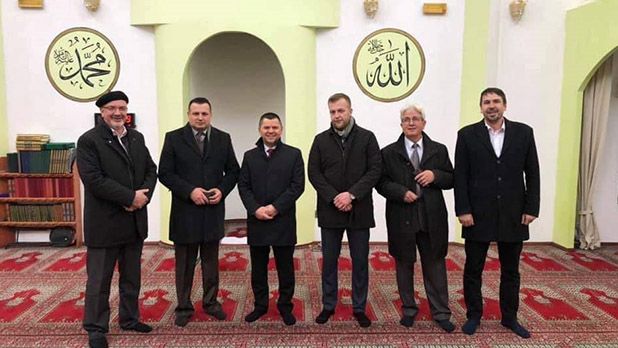 Azizija džamije sa obje strane rijeke Bosne