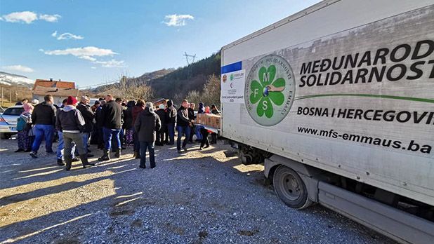 PODIJELJENO 350 PREHRAMBENIH PAKETA ZA POVRATNIČKE PORODICE U KONJEVIĆ POLJU