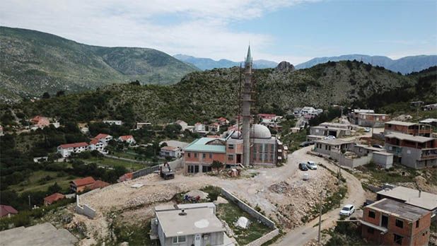 Postavljen krov i alem na munari Islamskog centra u Gornjem Zaliku