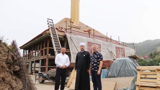 Muftija Dizdarević posjetio staru džamiju u Orahovici: Zahvalnost porodici Isaković na obnovi