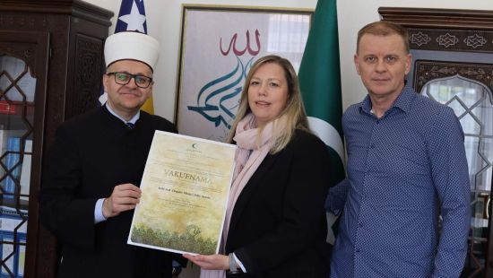 Vakufnama za obnovu Dugalića džamije uručena porodici Sefić – evocirane uspomene na slavnog Veležovog golmana rahmetli Esada Dugalića