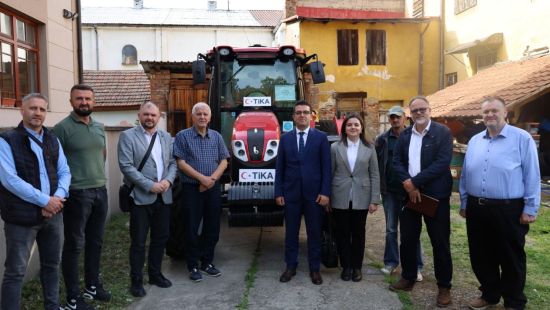 Doniran traktor za potrebe vakufskog poljoprivrednog dobra MIZ Bijeljina