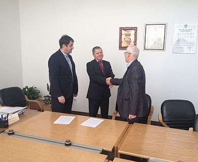 Rukovodilac Ureda za društvenu brigu Hamed ef. Efendić i načelnik Općine Vogošća Edin Smajić potpisali sporazum o izgradnji dvije kuće