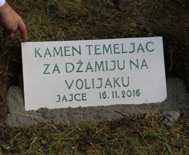 U dva dana tri kamena temeljca