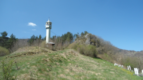 Munara bez džamije pod starim gradom nad Vrbasom